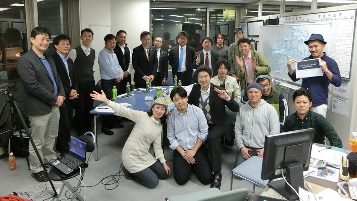 京橋しゃべり場!に集まったメンバーの集合写真